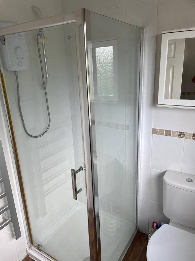 הוילה 5 Bed House, 32 Tutbury Avenue, Cannon Park, Coventry, Cv4 7Bj מראה חיצוני תמונה