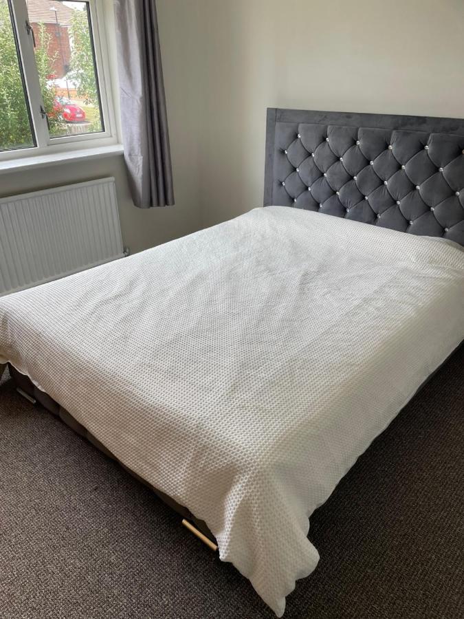 הוילה 5 Bed House, 32 Tutbury Avenue, Cannon Park, Coventry, Cv4 7Bj מראה חיצוני תמונה